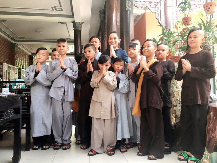 Phi Nhung qua đời vì COVID-19: Thương nhiều “Bông điên điển” - Ảnh 8.