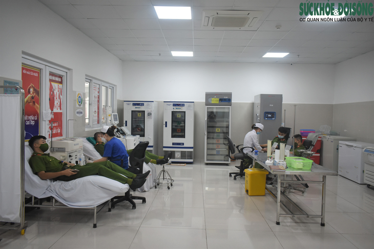 Những người đi "cho máu" giữa mùa dịch - Ảnh 3.
