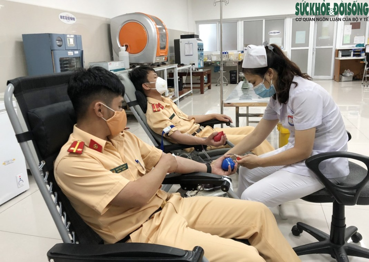Những người đi "cho máu" giữa mùa dịch - Ảnh 7.