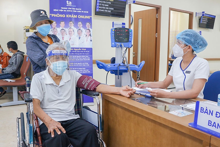 "Gác việc tư" - y tế "dân lập" chung tay chống dịch - Ảnh 1. "Gác việc tư" - y tế "dân lập" chung tay chống dịch - Ảnh 1.