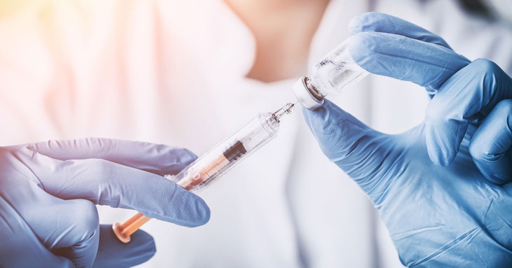 Tiêm phòng vaccine cúm sớm, giảm nguy cơ tử vong ở bệnh nhân tim mạch  - Ảnh 1.