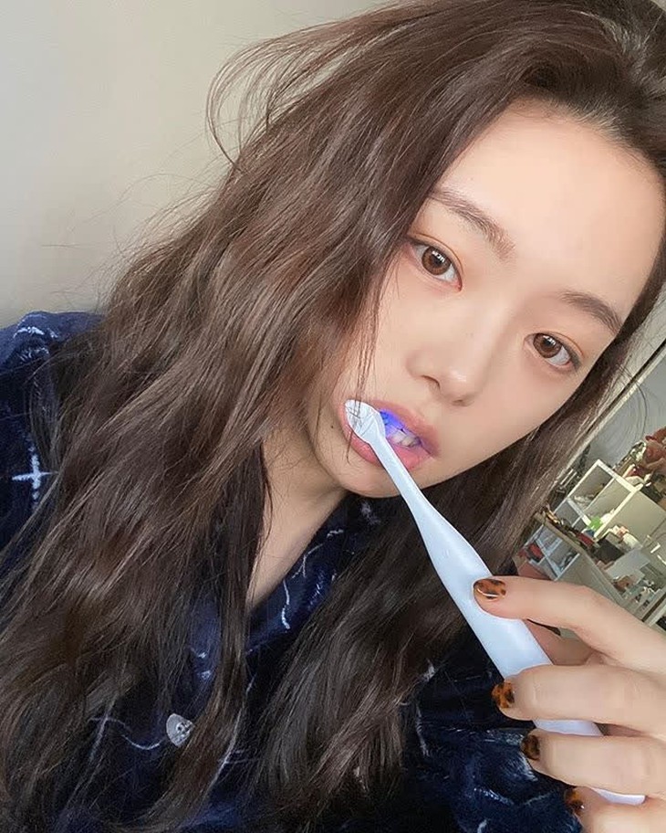 6 thói quen xấu khiến bàn chải đánh răng trở thành ổ vi khuẩn, bác sĩ nhắc nhở: có 3 tín hiệu cho thấy đã đến lúc bạn cần thay bàn chải mới - Ảnh 1.
