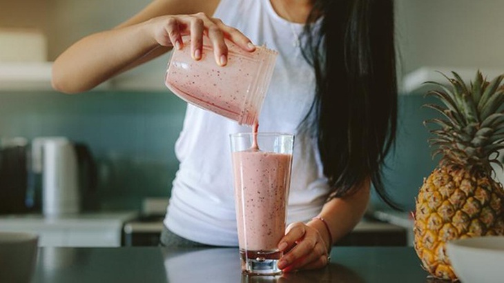 Sinh tố trái cây ngâm siro có thể chứa nhiều đường đối với người muốn giảm cân