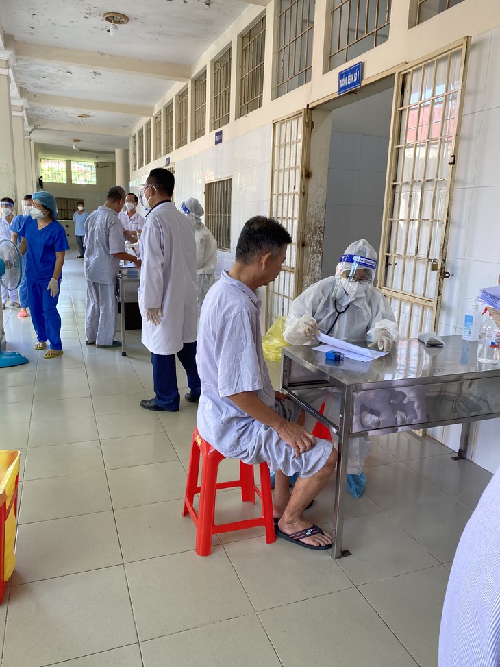 Thêm lá chắn trước dịch COVID-19 ở nơi điều trị hàng ngàn người tâm thần  - Ảnh 4.