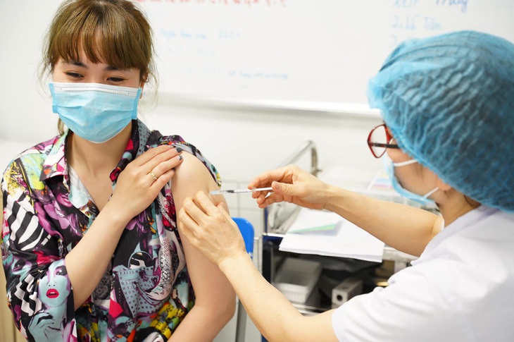 Chiều 18/10: Đã tiêm trên 64,1 triệu liều vaccine phòng COVID-19; nhiều tỉnh thêm các F0 trở về từ vùng dịch - Ảnh 1.