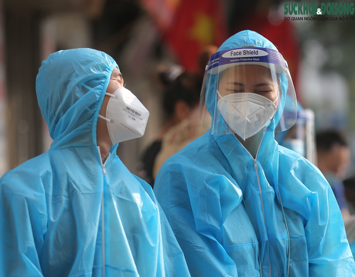[Ảnh] Hơn 1.100 người dân trở về "điểm nóng" Thanh Xuân Trung sau khi được gỡ bỏ - Ảnh 5.