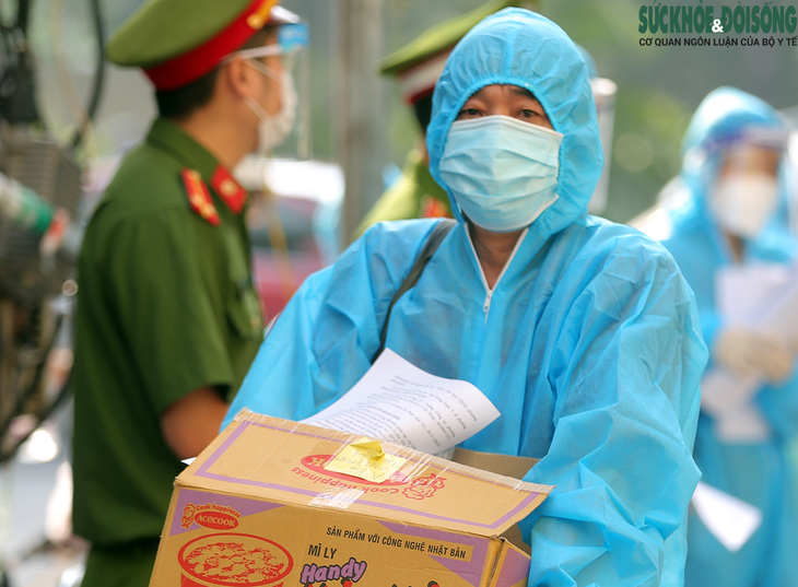 [Ảnh] Hơn 1.100 người dân trở về "điểm nóng" Thanh Xuân Trung sau khi được gỡ bỏ - Ảnh 6.