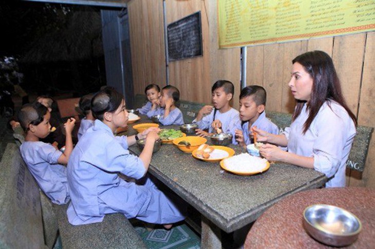 Trước khi mất Phi Nhung cùng con gái ruột ở nơi giản dị, để tiền lo cho các con nuôi - Ảnh 10.