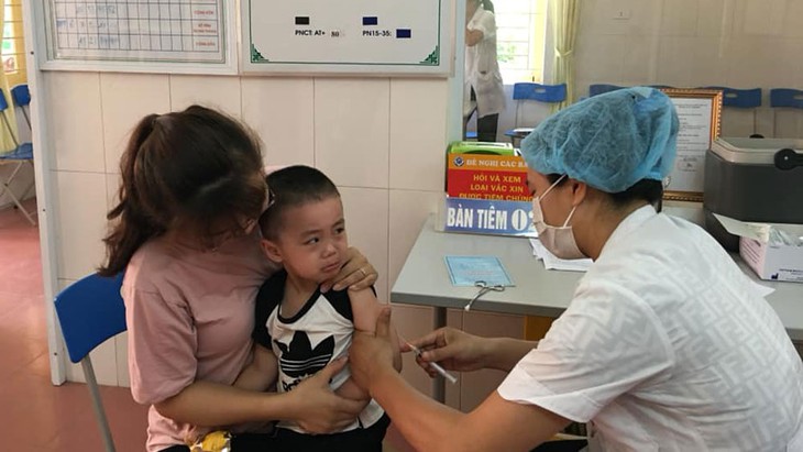 Bảo vệ trẻ trước các bệnh truyền nhiễm khi quay trở lại trường mùa dịch - Ảnh 2.