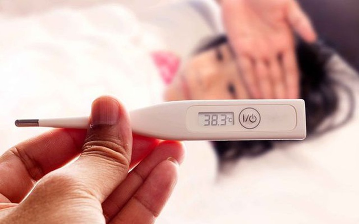Trẻ bị sốt virus, cha mẹ cần lưu ý gì?