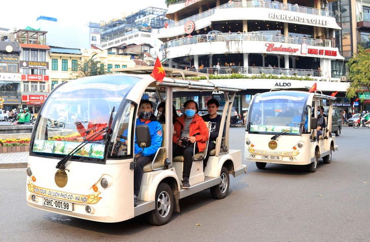 Hà Nội vừa "ngó" dịch vừa khôi phục kinh doanh - Ảnh 3. Hà Nội vừa "ngó" dịch vừa khôi phục kinh doanh - Ảnh 3.
