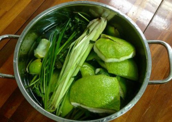 Không xông hơi, bôi dầu cao xoa cho người bệnh COVID-19, vì sao? - Ảnh 1. Không xông hơi, bôi dầu cao xoa cho người bệnh COVID-19, vì sao? - Ảnh 1.