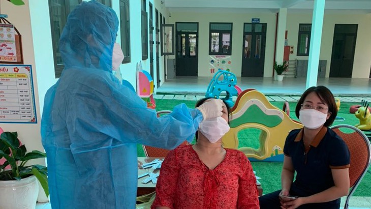 Những người tiếp xúc với nhân viên bệnh viện mắc COVID-19 chưa rõ nguồn lây đều có kết quả âm tính - Ảnh 3. Những người tiếp xúc với nhân viên bệnh viện mắc COVID-19 chưa rõ nguồn lây đều có kết quả âm tính - Ảnh 3.