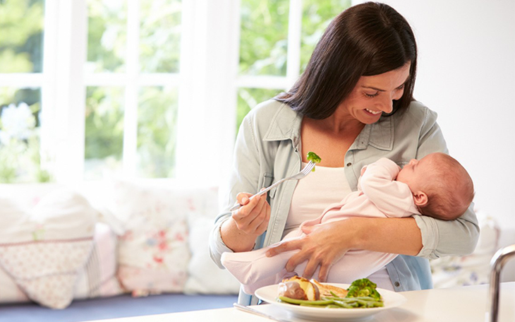 Sau sinh mẹ nên ăn gì để vừa tốt sữa vừa không tăng cân?