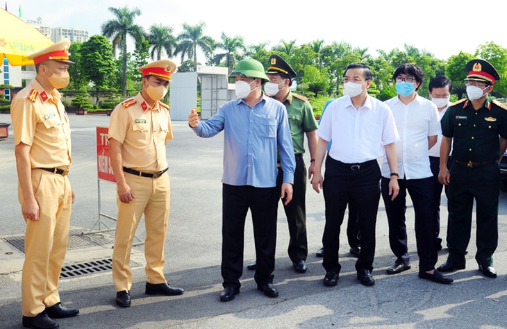 Giám đốc Công an TP. Hà Nội: Cấp giấy đi đường ngay trong ngày khi cơ quan, đơn vị đủ điều kiện - Ảnh 2. Giám đốc Công an TP. Hà Nội: Cấp giấy đi đường ngay trong ngày khi cơ quan, đơn vị đủ điều kiện - Ảnh 2.