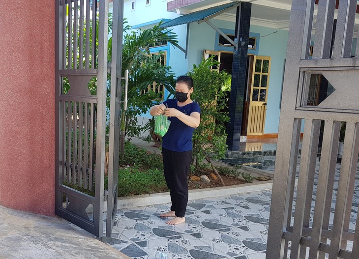 Những đội "shipper xanh" hằng ngày đi chợ giúp người dân - Ảnh 3.