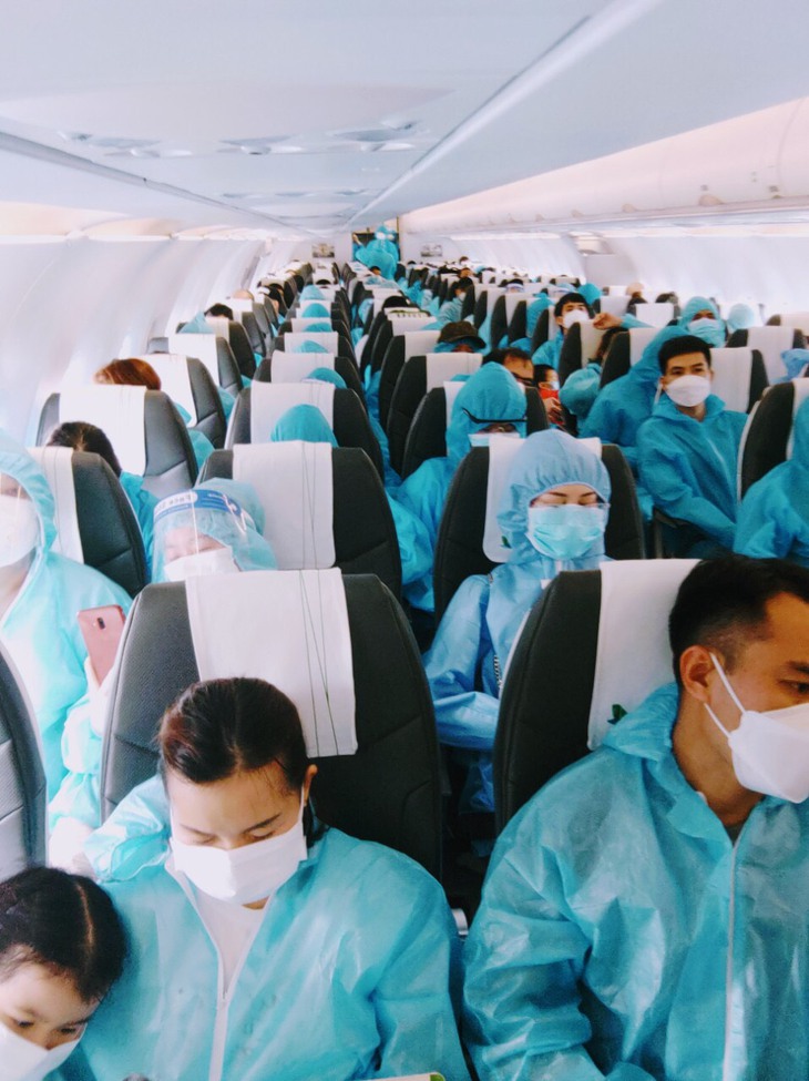 Nhiều em bé “mắc kẹt” tại miền Nam được Bắc Giang đón về bằng máy bay - Ảnh 5.