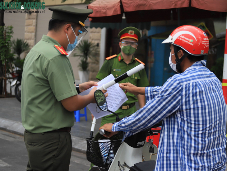 Công an Hà Nội hướng dẫn quy trình xét duyệt, cấp Giấy đi đường cho 6 nhóm đối tượng tại Vùng 1 - Ảnh 2. Công an Hà Nội hướng dẫn quy trình xét duyệt, cấp Giấy đi đường cho 6 nhóm đối tượng tại Vùng 1 - Ảnh 2.