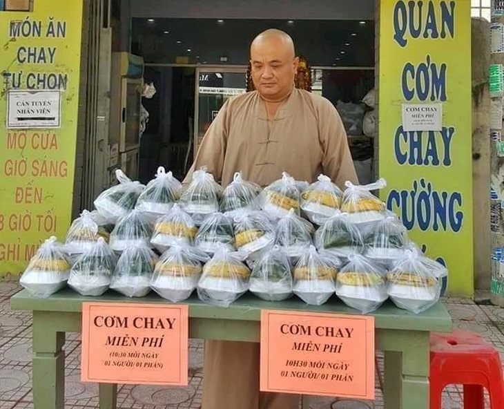 Truy tặng Bằng khen của Thủ tướng cho 18 cá nhân có nhiều thành tích phòng, chống COVID-19 - Ảnh 2. Truy tặng Bằng khen của Thủ tướng cho 18 cá nhân có nhiều thành tích phòng, chống COVID-19 - Ảnh 2.