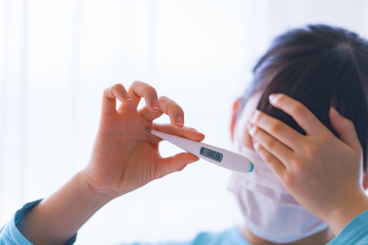 Sốt hay không sốt sau tiêm vaccine không phản ánh hiệu lực của vaccine COVID-19 - Ảnh 1.