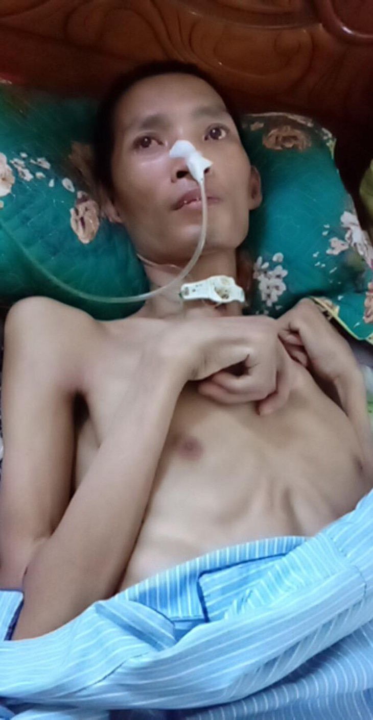 Bố sống cảnh thực vật, 3 con thơ nheo nhóc nguy cơ phải nghỉ học - Ảnh 2.