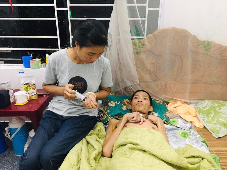 Bố sống cảnh thực vật, 3 con thơ nheo nhóc nguy cơ phải nghỉ học - Ảnh 3.