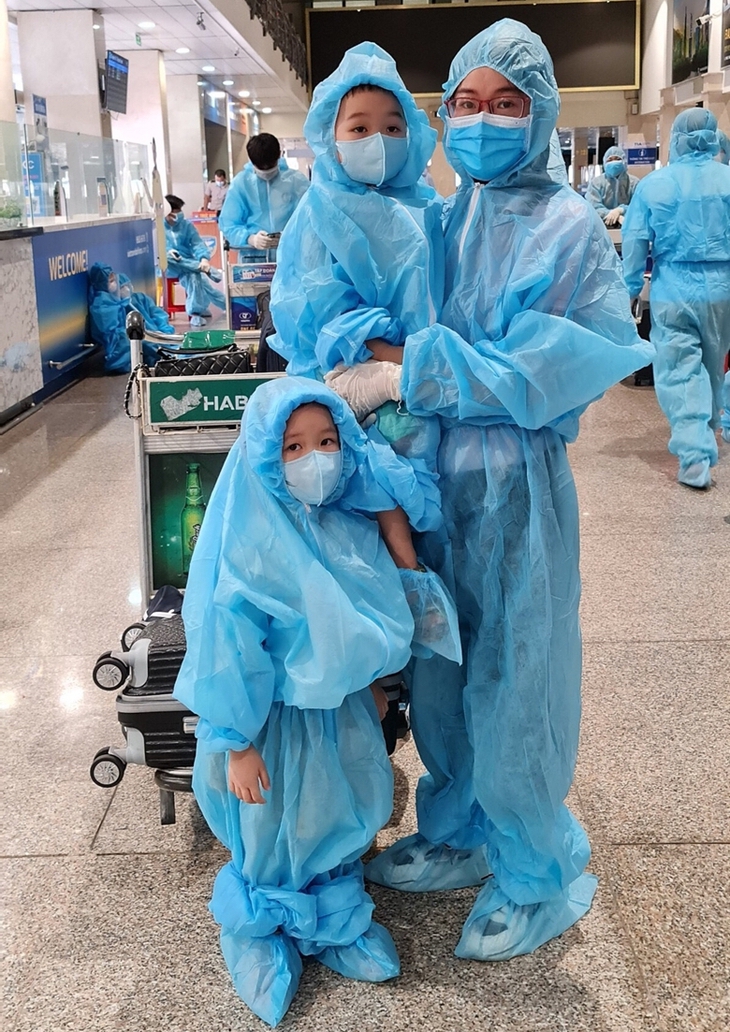 Phát hiện ca dương tính trên chuyến bay đón công dân từ TP Hồ Chí Minh về Bắc Giang - Ảnh 3. Phát hiện ca dương tính trên chuyến bay đón công dân từ TP Hồ Chí Minh về Bắc Giang - Ảnh 3.