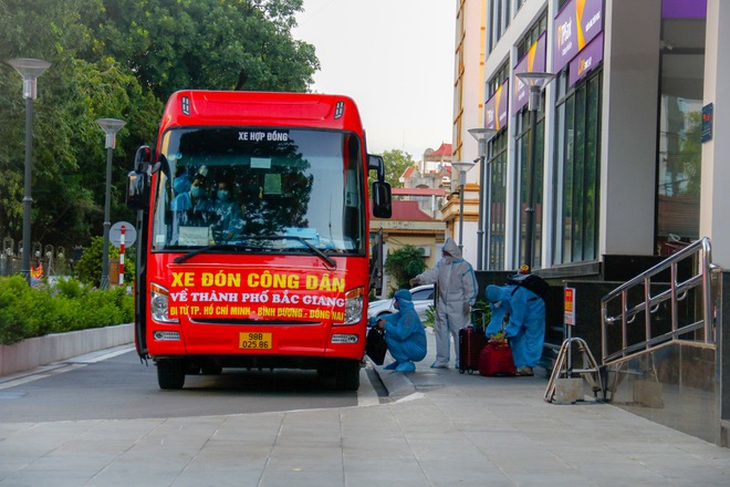 Phát hiện ca dương tính trên chuyến bay đón công dân từ TP Hồ Chí Minh về Bắc Giang - Ảnh 2. Phát hiện ca dương tính trên chuyến bay đón công dân từ TP Hồ Chí Minh về Bắc Giang - Ảnh 2.
