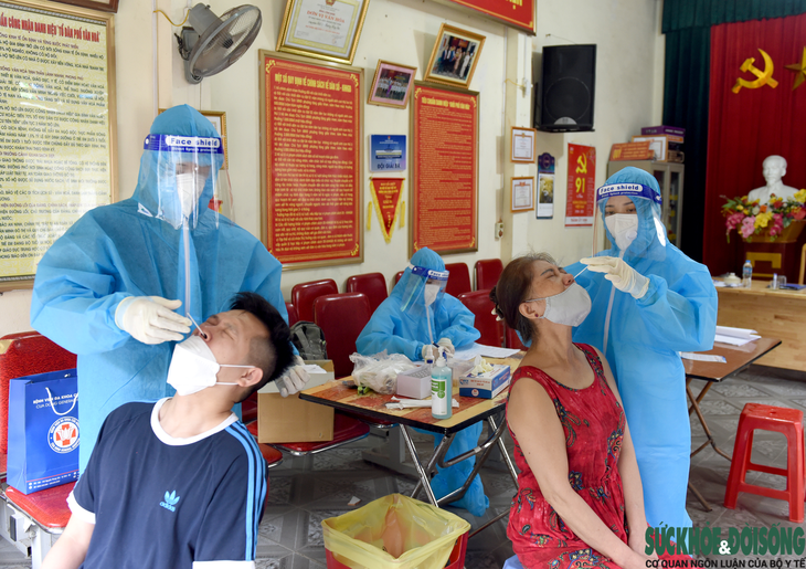TP Vinh, Nghệ An gấp rút lấy mẫu xét nghiệm diện rộng bóc tách F0 - Ảnh 11.
