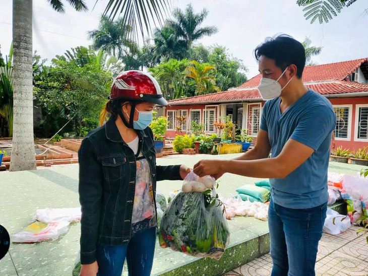Ca sĩ Nguyễn Phi Hùng: Y bác sĩ, bệnh nhân COVID-19 chính là người truyền động lực cho mình - Ảnh 2.