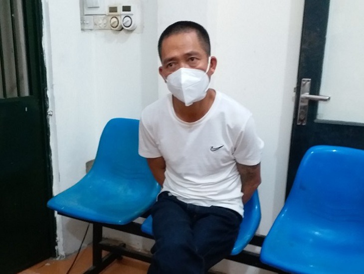 Đối tượng tại công an phường Phú Thượng.