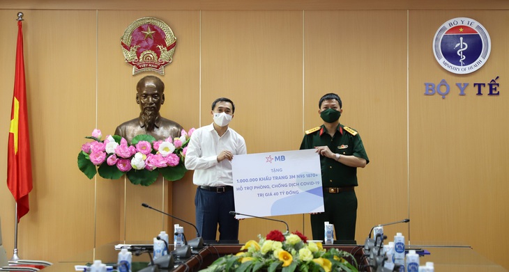 Bộ Y tế tiếp nhận 1 triệu khẩu trang đạt chuẩn N95 trị giá 40 tỷ đồng - Ảnh 1. Bộ Y tế tiếp nhận 1 triệu khẩu trang đạt chuẩn N95 trị giá 40 tỷ đồng - Ảnh 1.