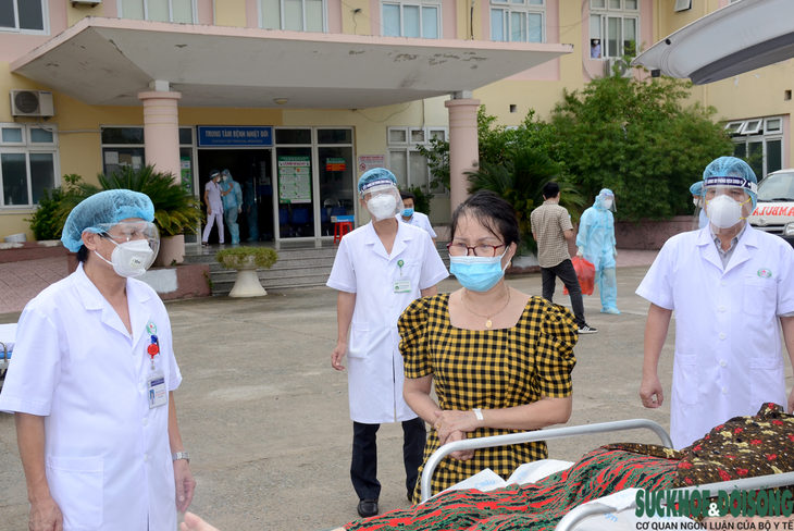 Nhiều bệnh nhân COVID-19 nặng, nguy kịch đã được Bệnh viện HNĐK Nghệ An cứu sống - Ảnh 7. Nhiều bệnh nhân COVID-19 nặng, nguy kịch đã được Bệnh viện HNĐK Nghệ An cứu sống - Ảnh 7.