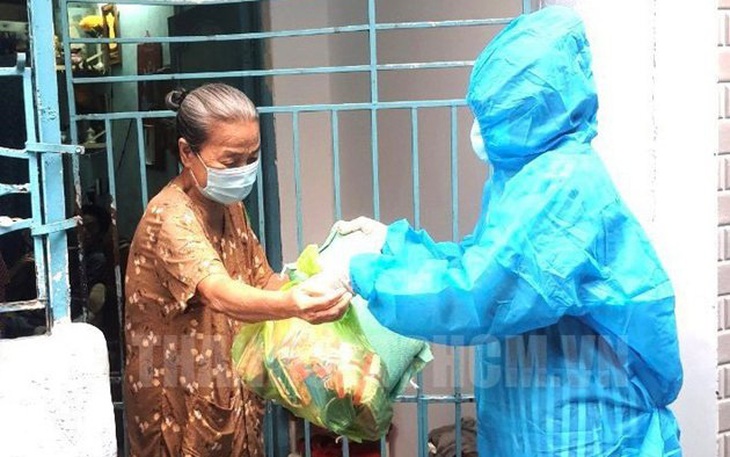Thủ tướng yêu cầu TP. HCM chuẩn bị hàng hóa, cấp phát thuốc để F0 điều trị tại nhà