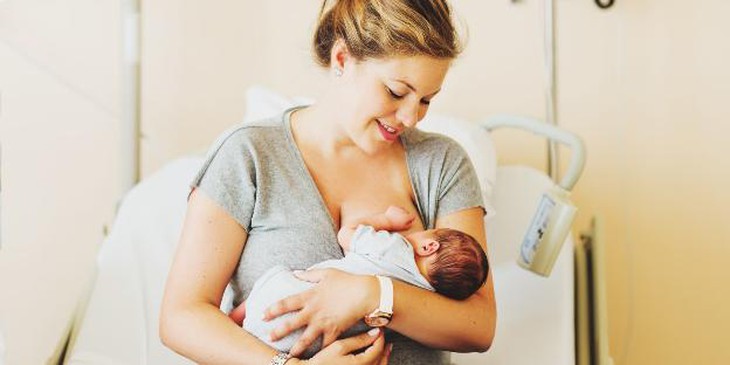 Nuôi con bằng sữa mẹ cải thiện chức năng tim của trẻ sinh non