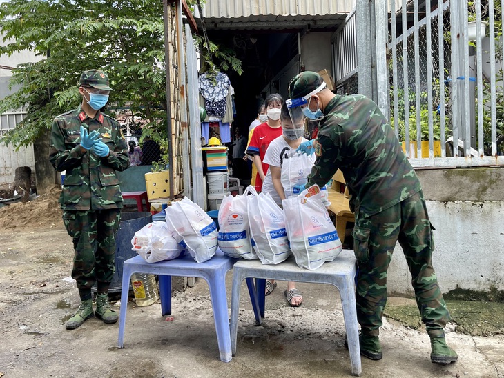 Vầng trăng rằm vẫn luôn tươi đẹp trong tâm hồn trẻ thơ giữa đại dịch - Ảnh 5.