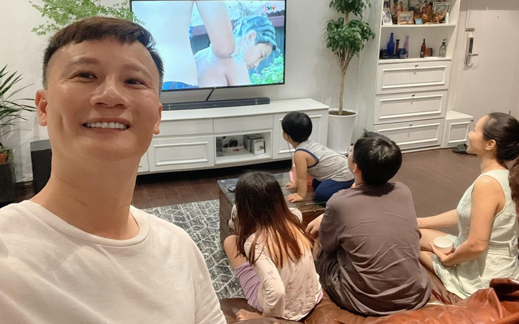 Ca sĩ Hoàng Bách những ngày giãn cách xã hội