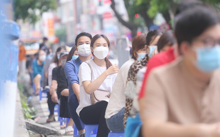 Hà Nội tranh thủ 'thời gian vàng' để thần tốc xét nghiệm và tiêm vaccine trước 15/9