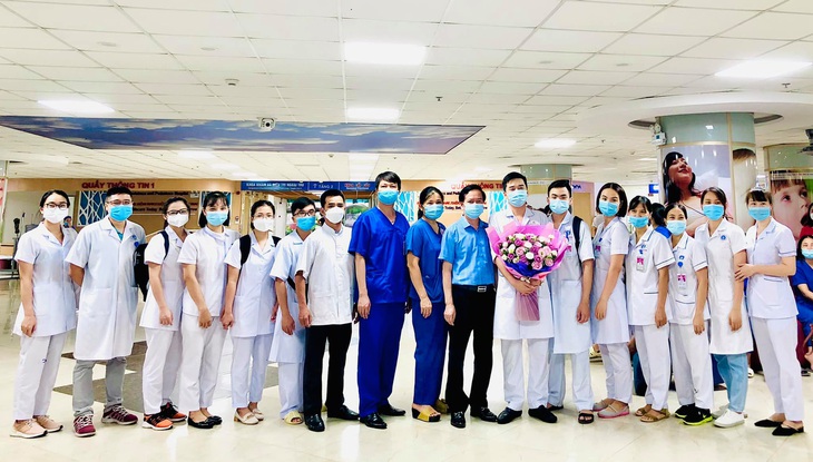 Hàng nghìn nhân viên y tế 11 tỉnh, thành phố gấp rút chi viện để xét nghiệm, tiêm vaccine cho Thủ đô - Ảnh 5. Hàng nghìn nhân viên y tế 11 tỉnh, thành phố gấp rút chi viện để xét nghiệm, tiêm vaccine cho Thủ đô - Ảnh 5.