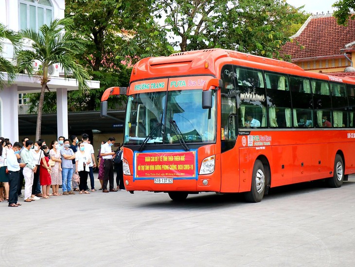Thừa Thiên Huế tiếp tục cử cán bộ y tế “chia lửa” cùng Bình Dương chống dịch COVID-19 - Ảnh 10.