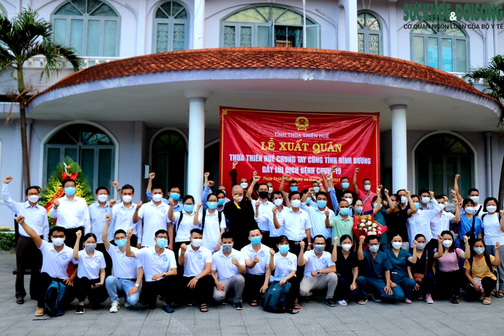 Thừa Thiên Huế tiếp tục cử cán bộ y tế “chia lửa” cùng Bình Dương chống dịch COVID-19 - Ảnh 5.