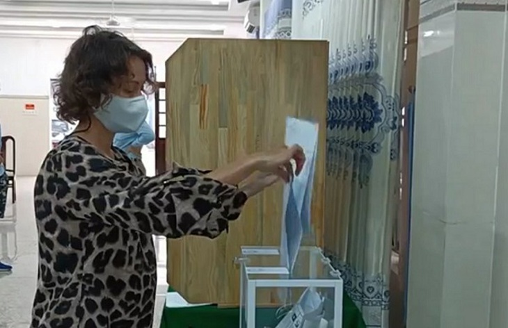 Cử tri Nga tại Khánh Hòa đi bỏ phiếu bầu đại biểu Duma quốc gia Nga - Ảnh 2.