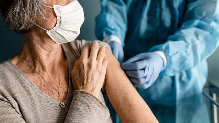 Khi tiêm vaccine COVID-19, bệnh nhân mắc bệnh phổi tắc nghẽn mạn tính - COPD cần chú ý gì? - Ảnh 3.