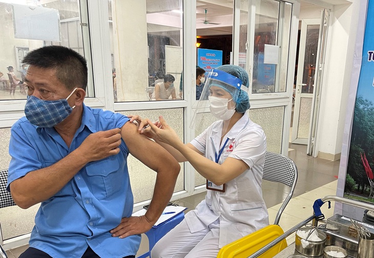 tiemvaccineHN.jpeg
