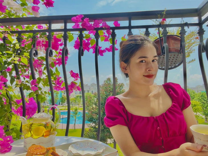 Bà xã tiền vệ Đỗ Hùng Dũng: Từ mối tình đầu đến làm "mẹ bỉm sữa" vẫn nét đằm thắm chuẩn gái Tuyên Quang - Ảnh 13.