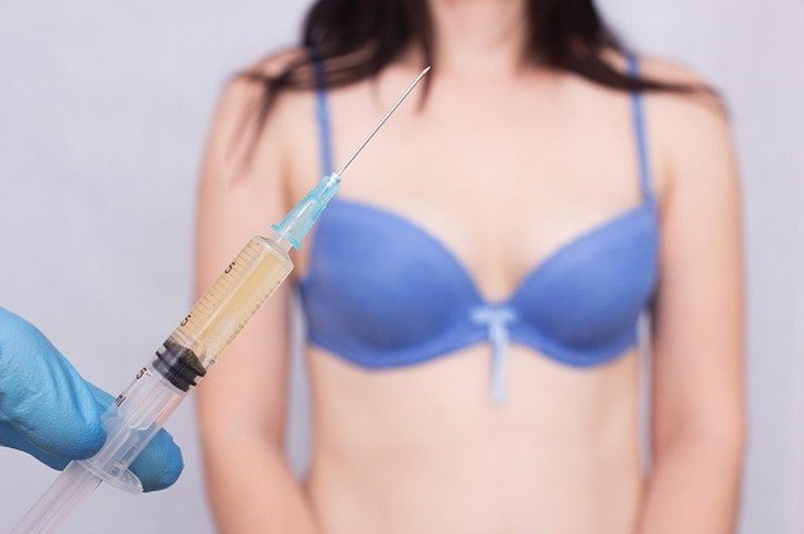 Có nên nâng ngực không? Những điều bạn cần biết - Ảnh 2.