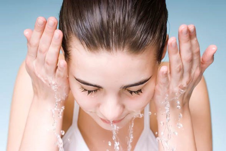 Cách nào trị cho da dầu hết bóng mà không bị khô? - Ảnh 1.