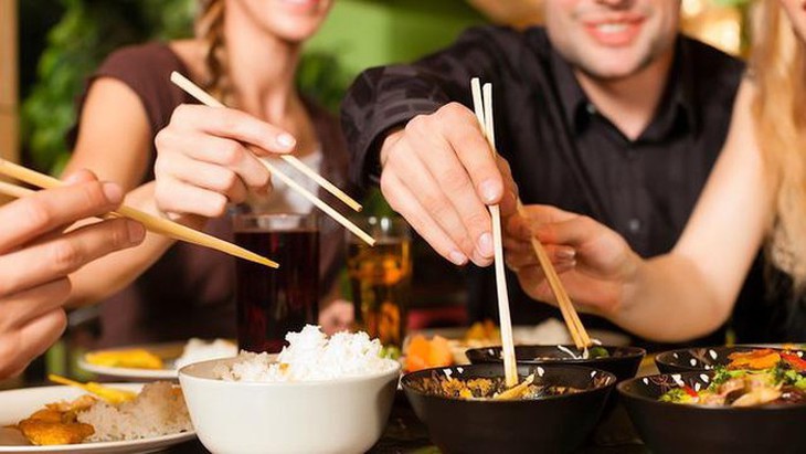 Những thói quen ăn uống khiến bạn vô tình bị nhiễm COVID-19 - Ảnh 5.