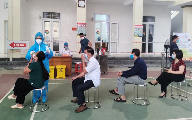 Yên Bái: Lấy mẫu xét nghiệm toàn bộ người trở về quê ăn Tết - Ảnh 1.