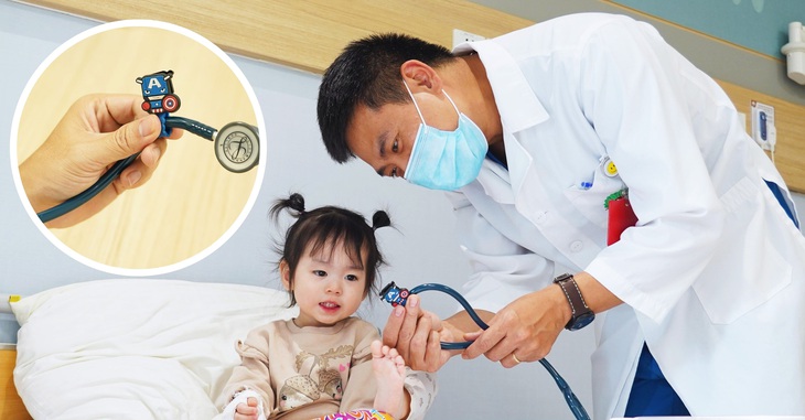 Người thầy thuốc với niềm vui làm bạn cùng trẻ nhỏ - Ảnh 1.